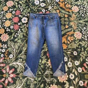 1822 Denim Blue Ankle Jeans with Frayed Hem